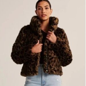 Abercrombie & Fitch Leopard Mini Puffer Jacket